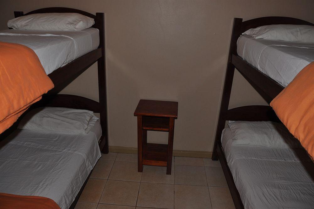 Iguazu Inn Hostel Пуерто-Іґуасу Екстер'єр фото