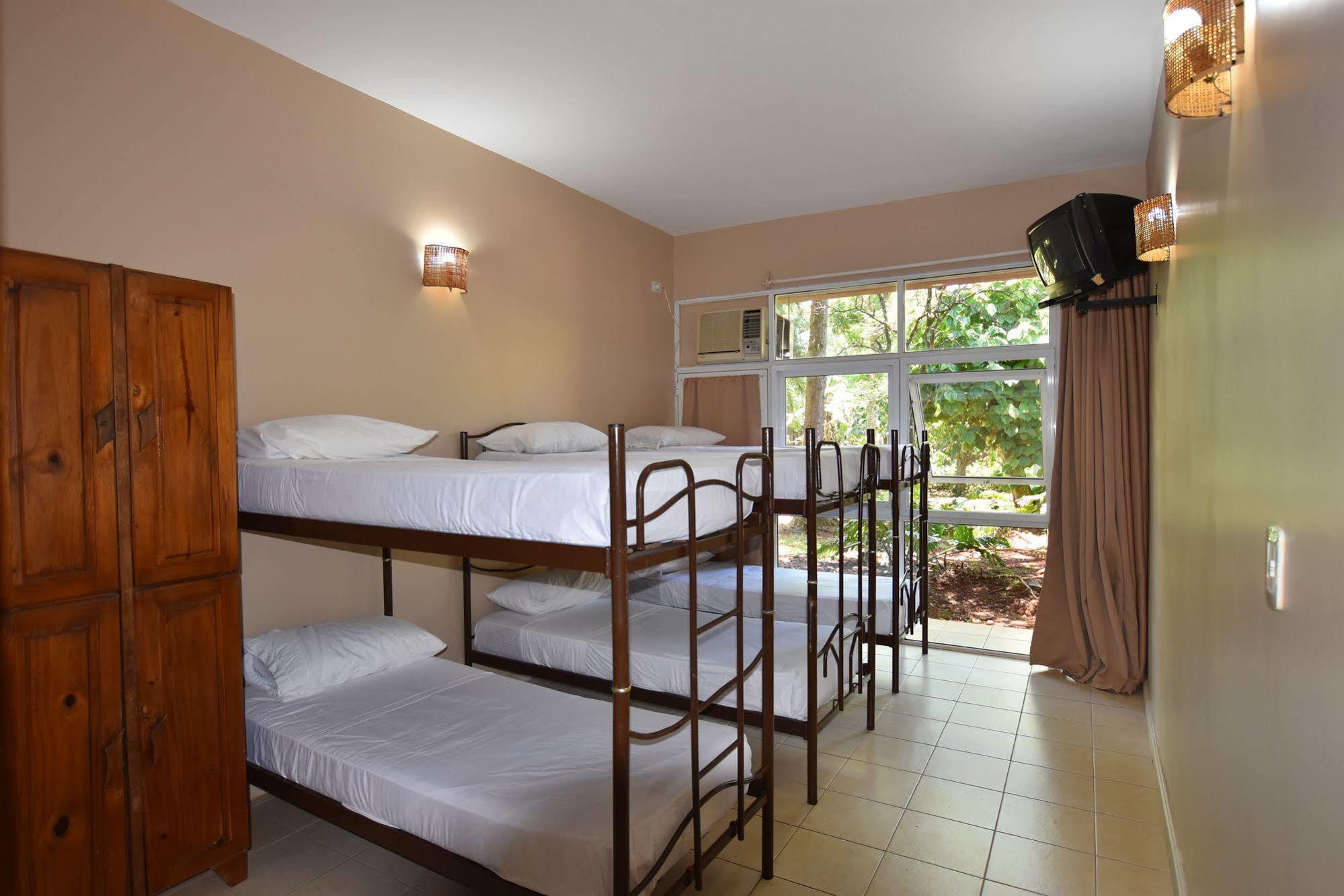 Iguazu Inn Hostel Пуерто-Іґуасу Екстер'єр фото
