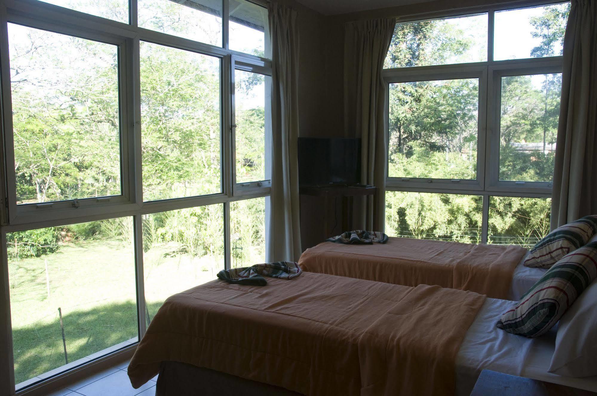 Iguazu Inn Hostel Пуерто-Іґуасу Екстер'єр фото