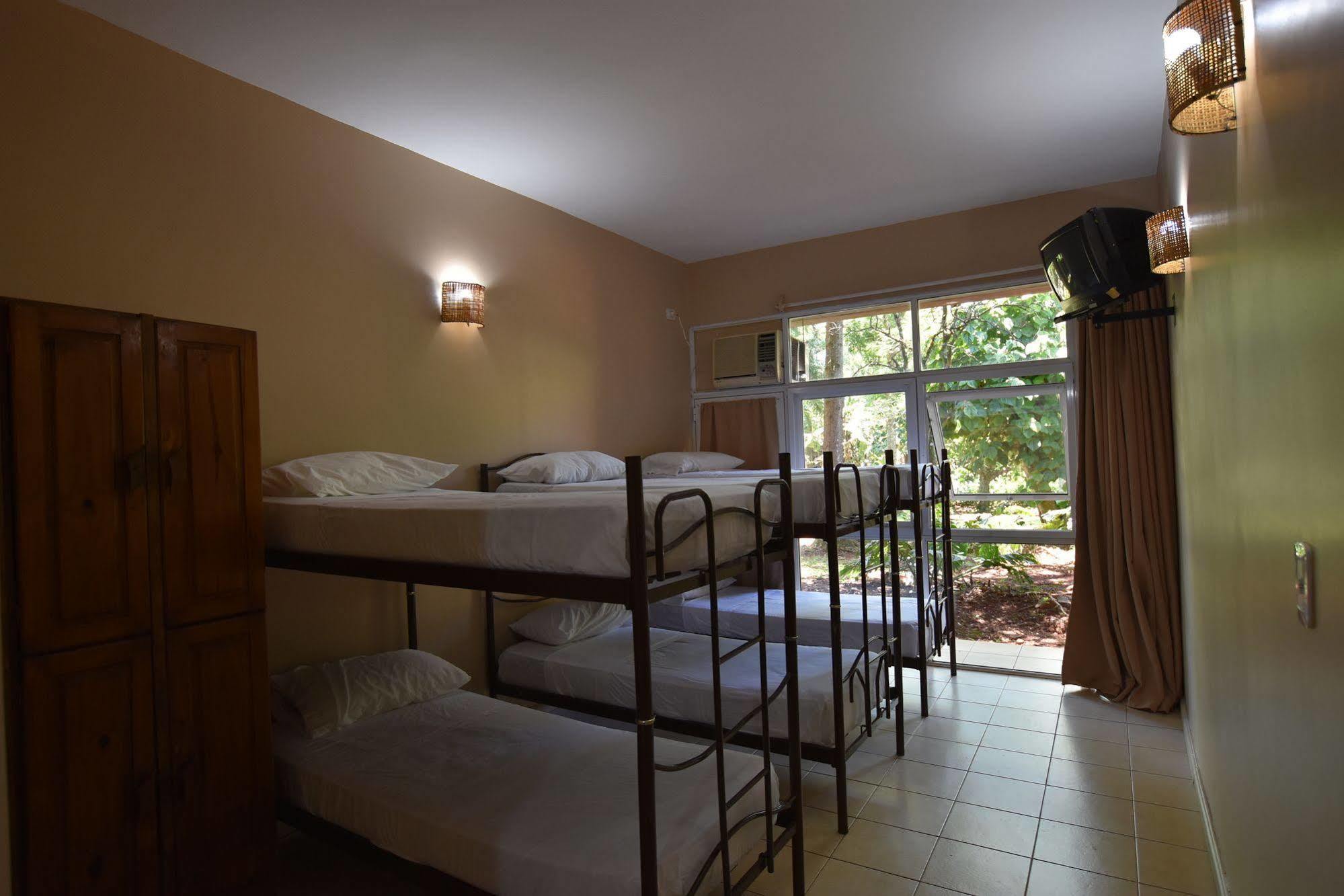 Iguazu Inn Hostel Пуерто-Іґуасу Екстер'єр фото