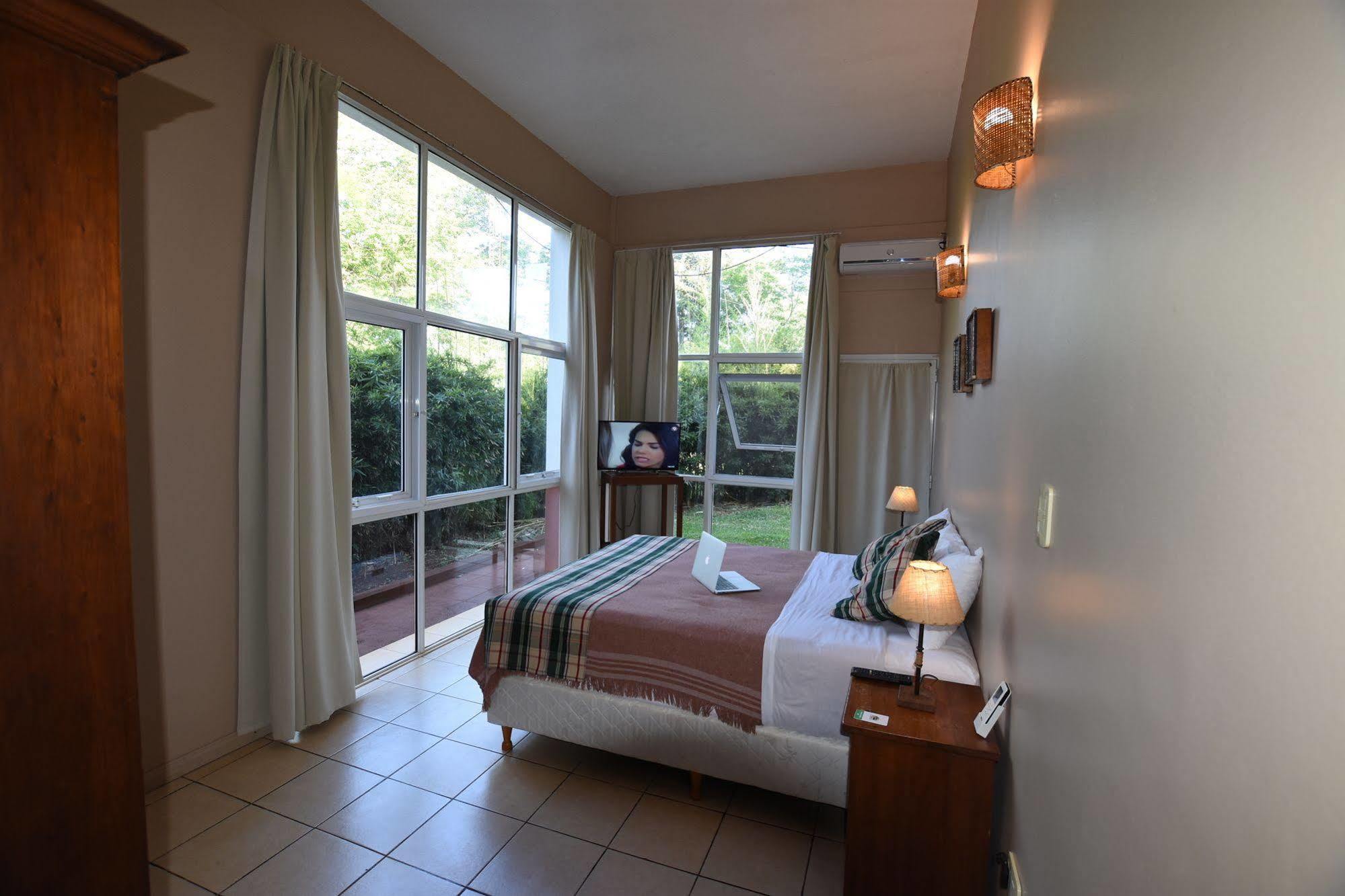 Iguazu Inn Hostel Пуерто-Іґуасу Екстер'єр фото