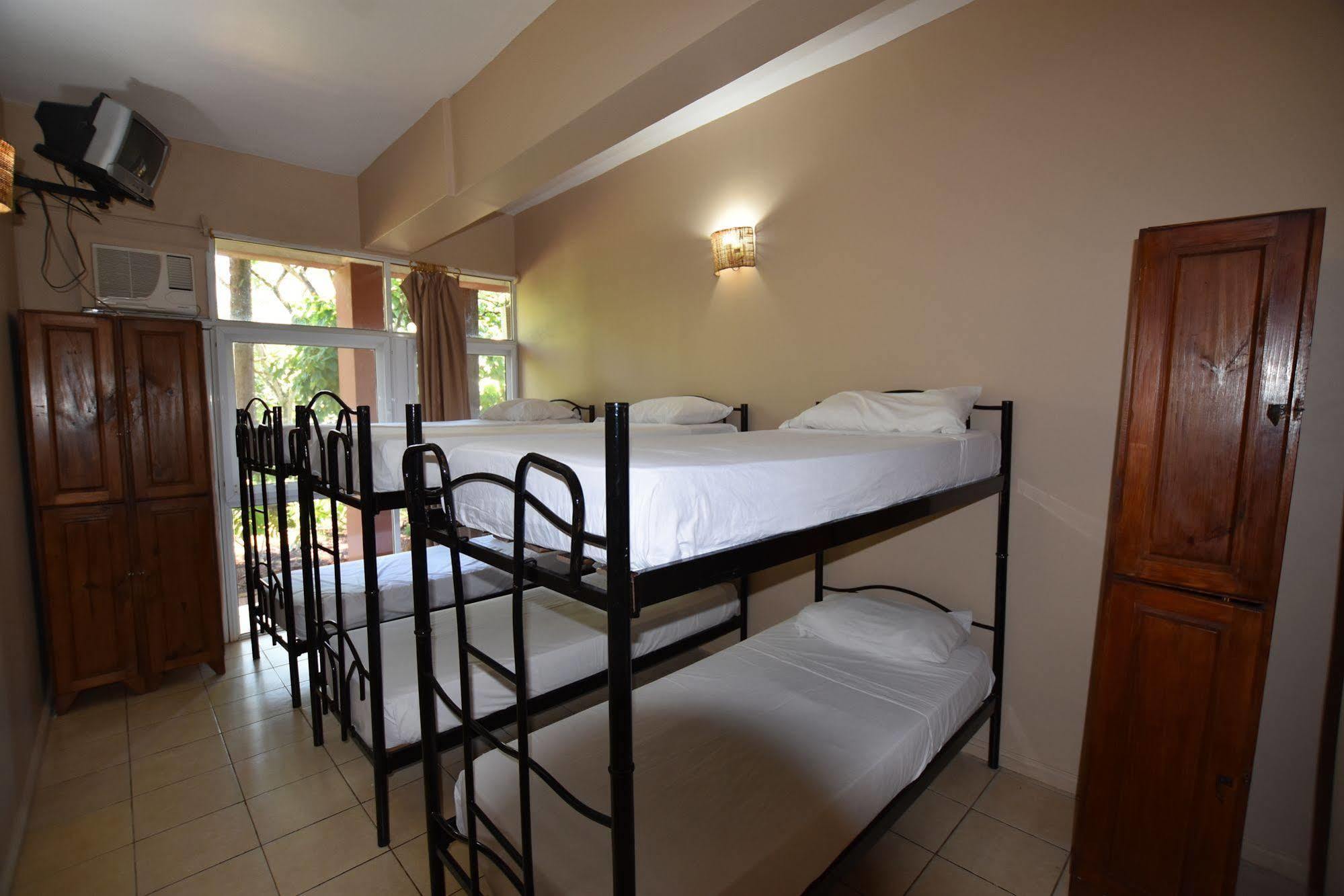Iguazu Inn Hostel Пуерто-Іґуасу Екстер'єр фото