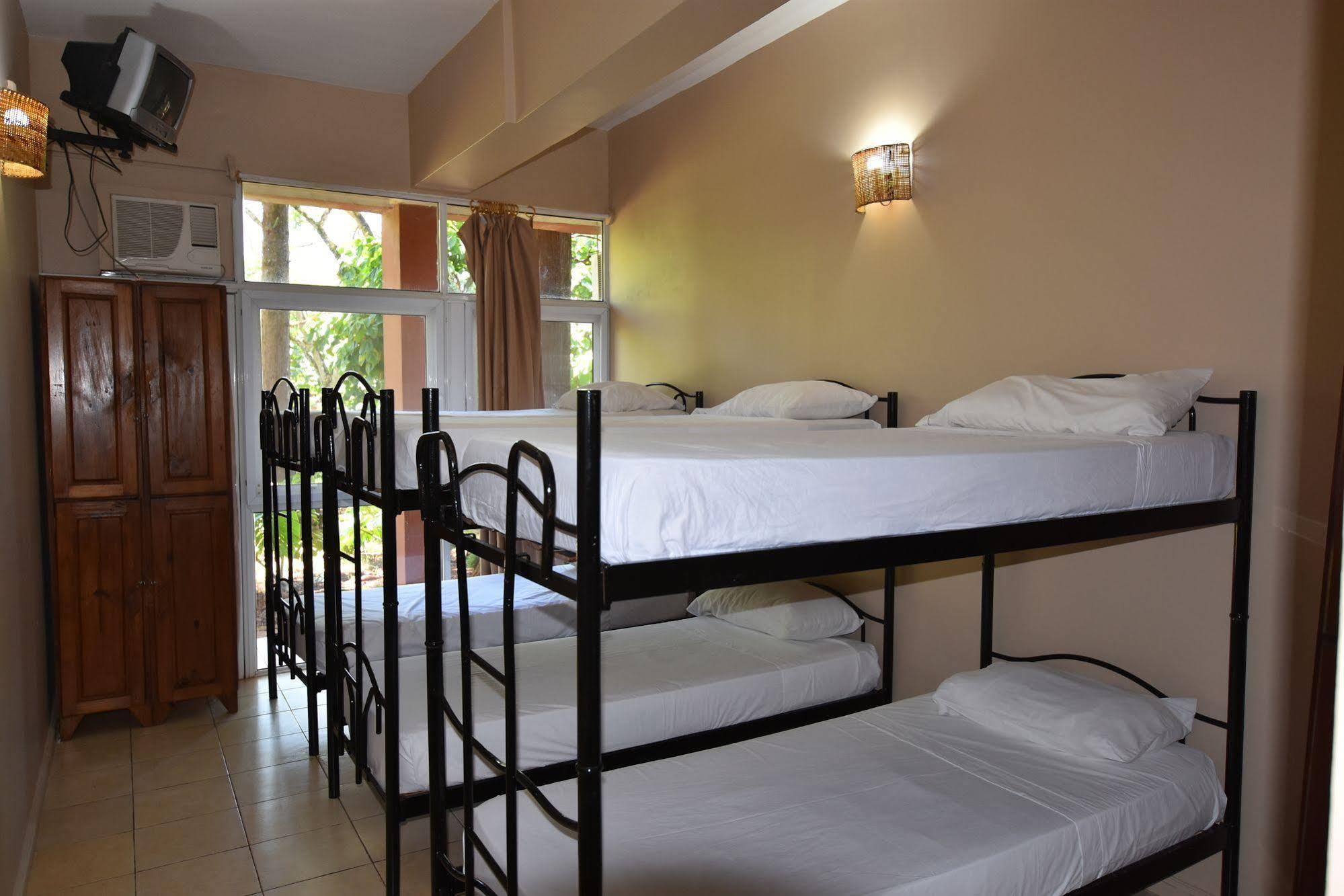 Iguazu Inn Hostel Пуерто-Іґуасу Екстер'єр фото