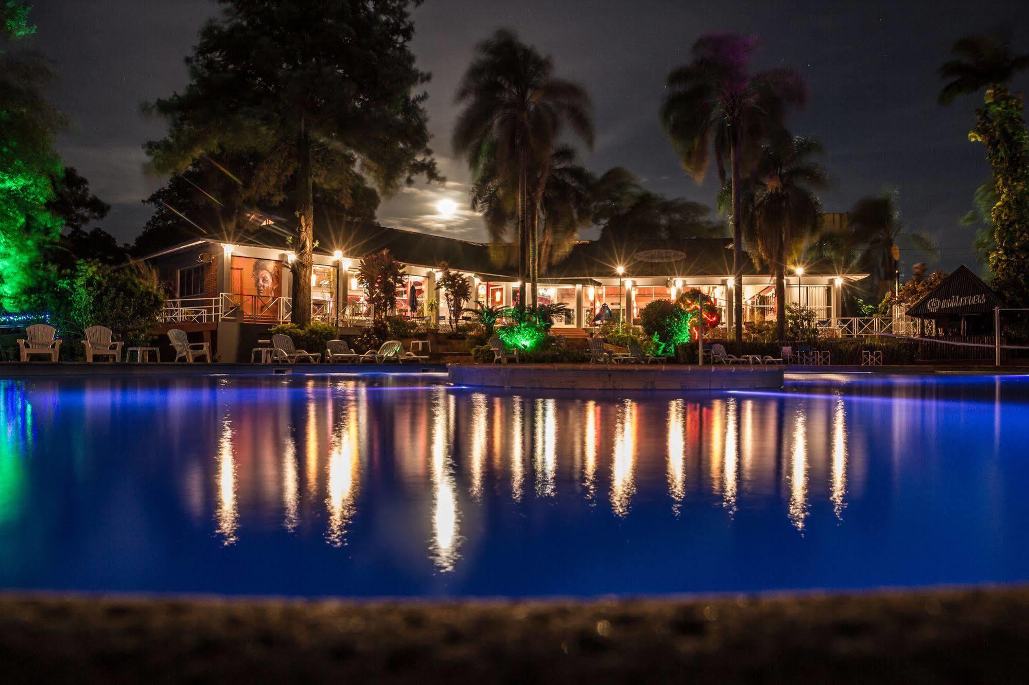 Iguazu Inn Hostel Пуерто-Іґуасу Екстер'єр фото